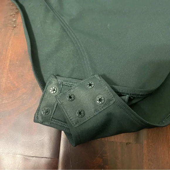 NWT Fabletics Lillian Cut Out Bodysuit Women’s XXS Dark Pine Green Racerback - Picture 3 of 8